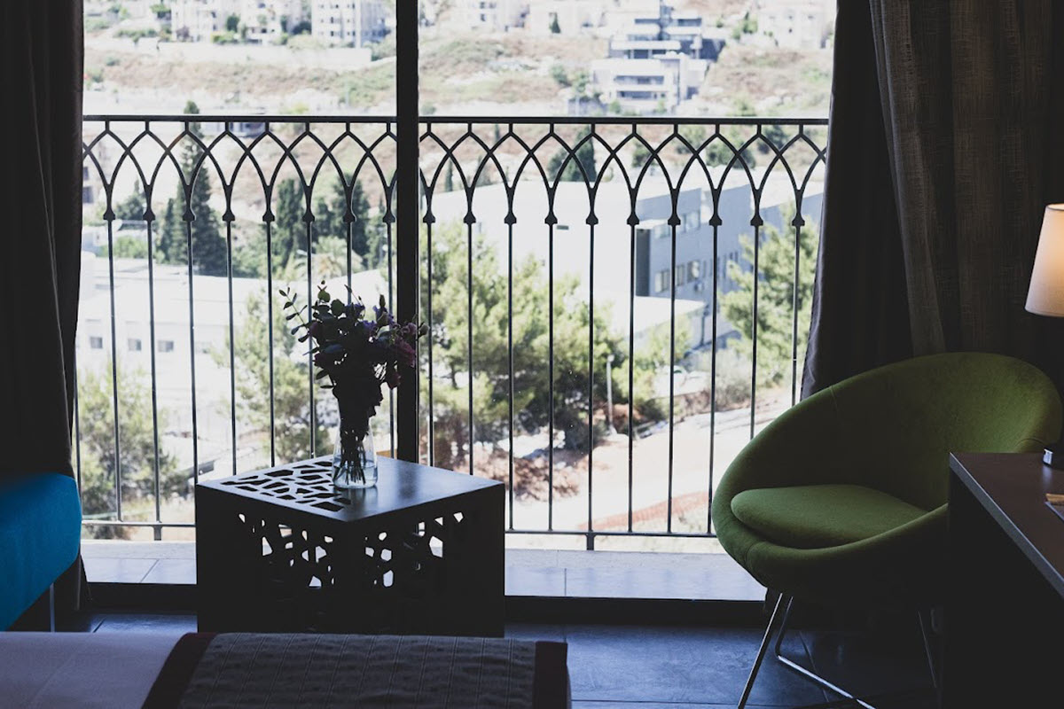 מלון רמדה - חדר סופריור ומרפסת צרפתית